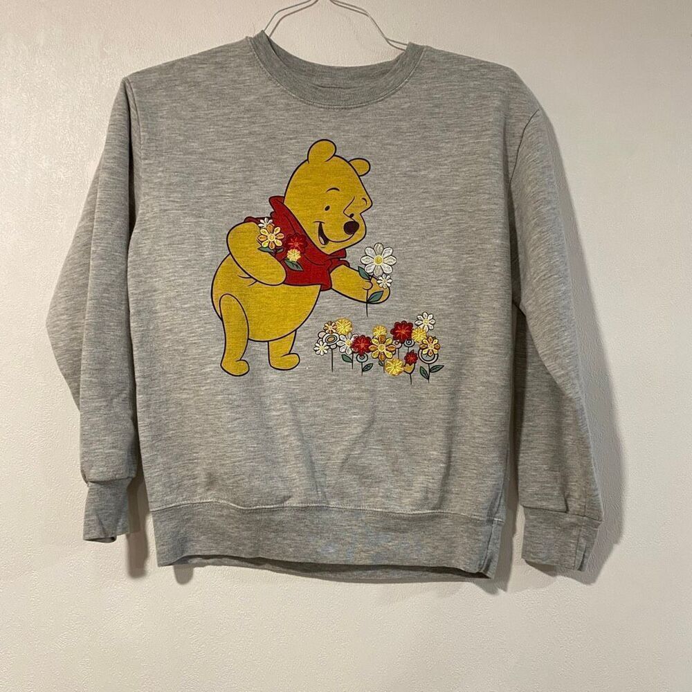 Disney Winnie the Pooh Sweatshirt XS | Floral Graphic Crewneck Gray